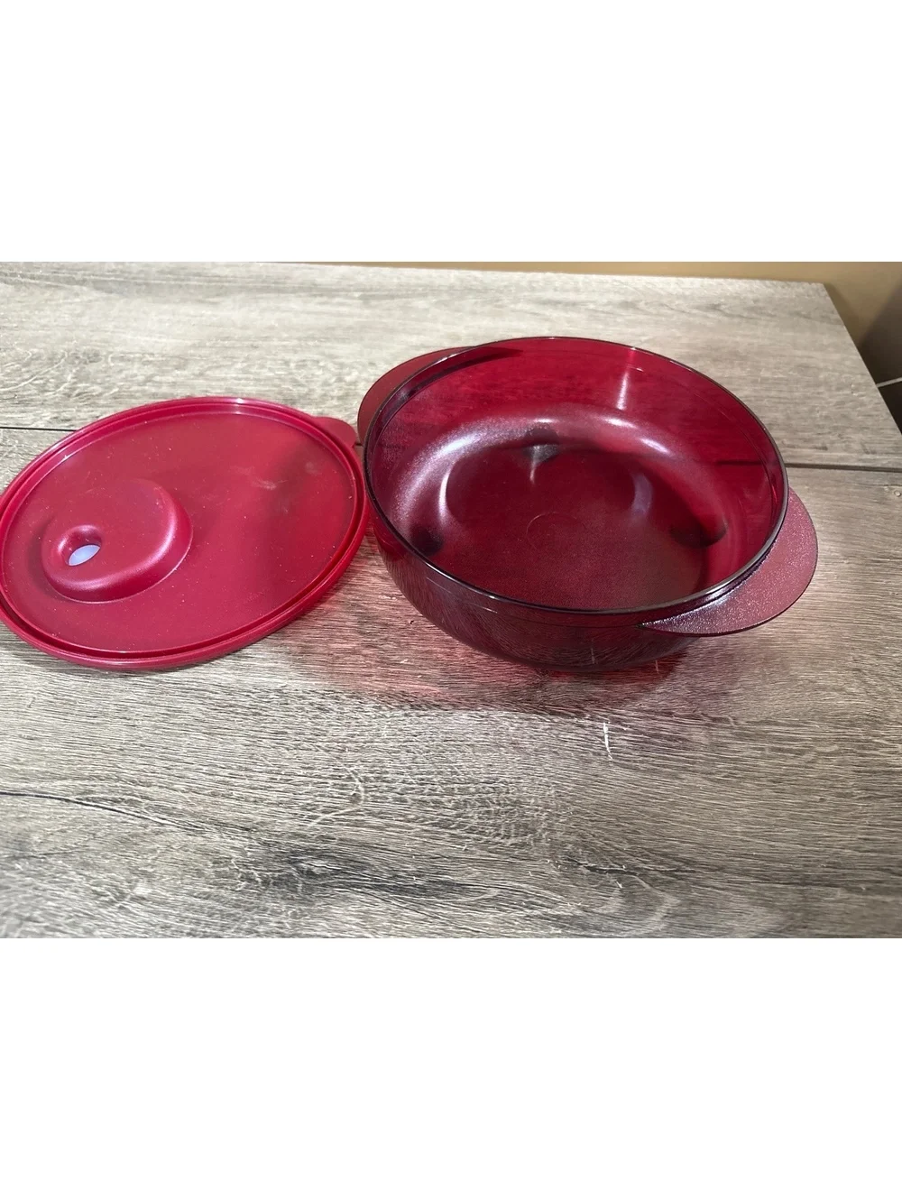 Tupperware Red Microwave Container with Vent Lid 400ml